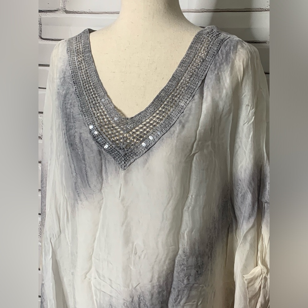 Elegant Gray and White Women's Top - Picture 2 of 15